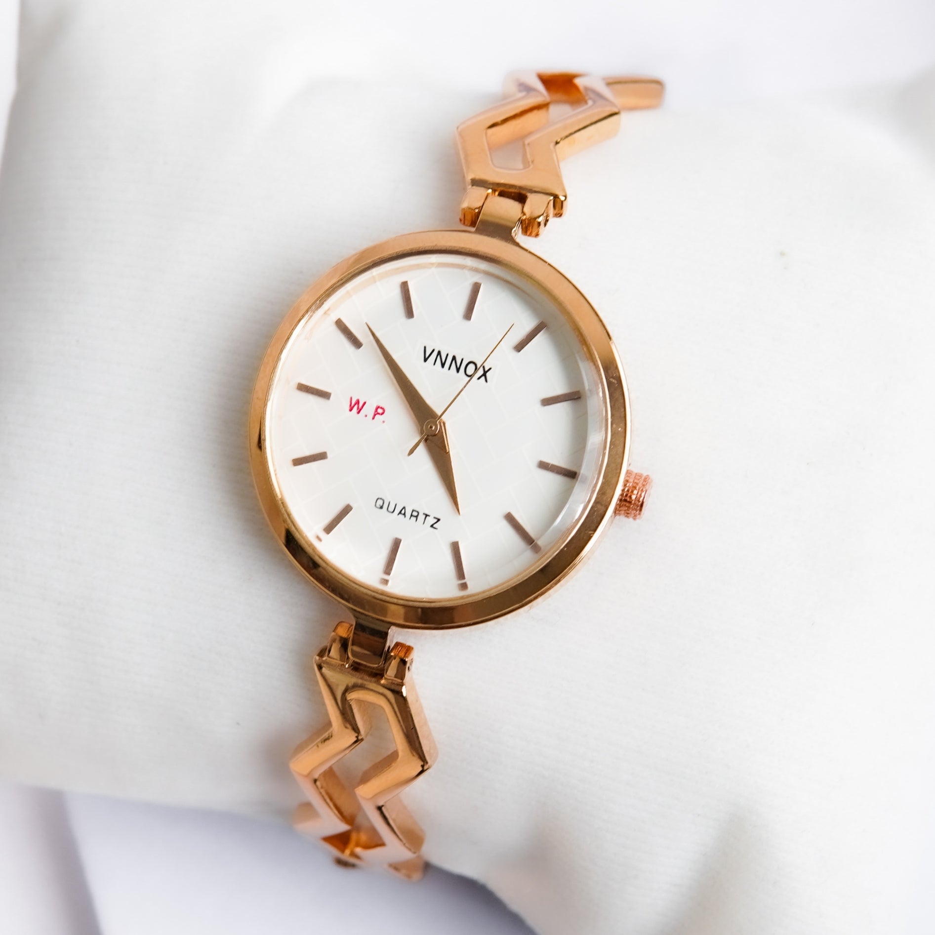 Vnnox Ladies Rose Gold Hand Watch – CloveCart - Main Image