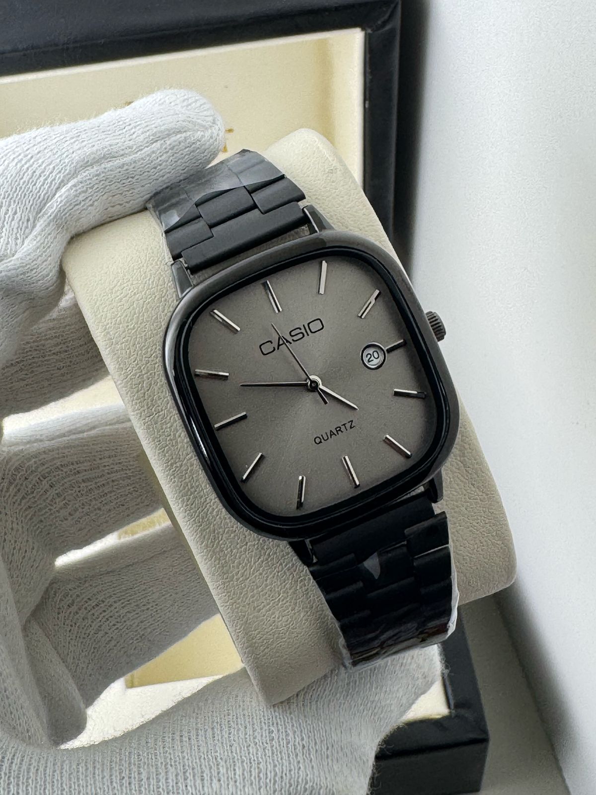 CASIO QUARTZ VINTAGE WATCH