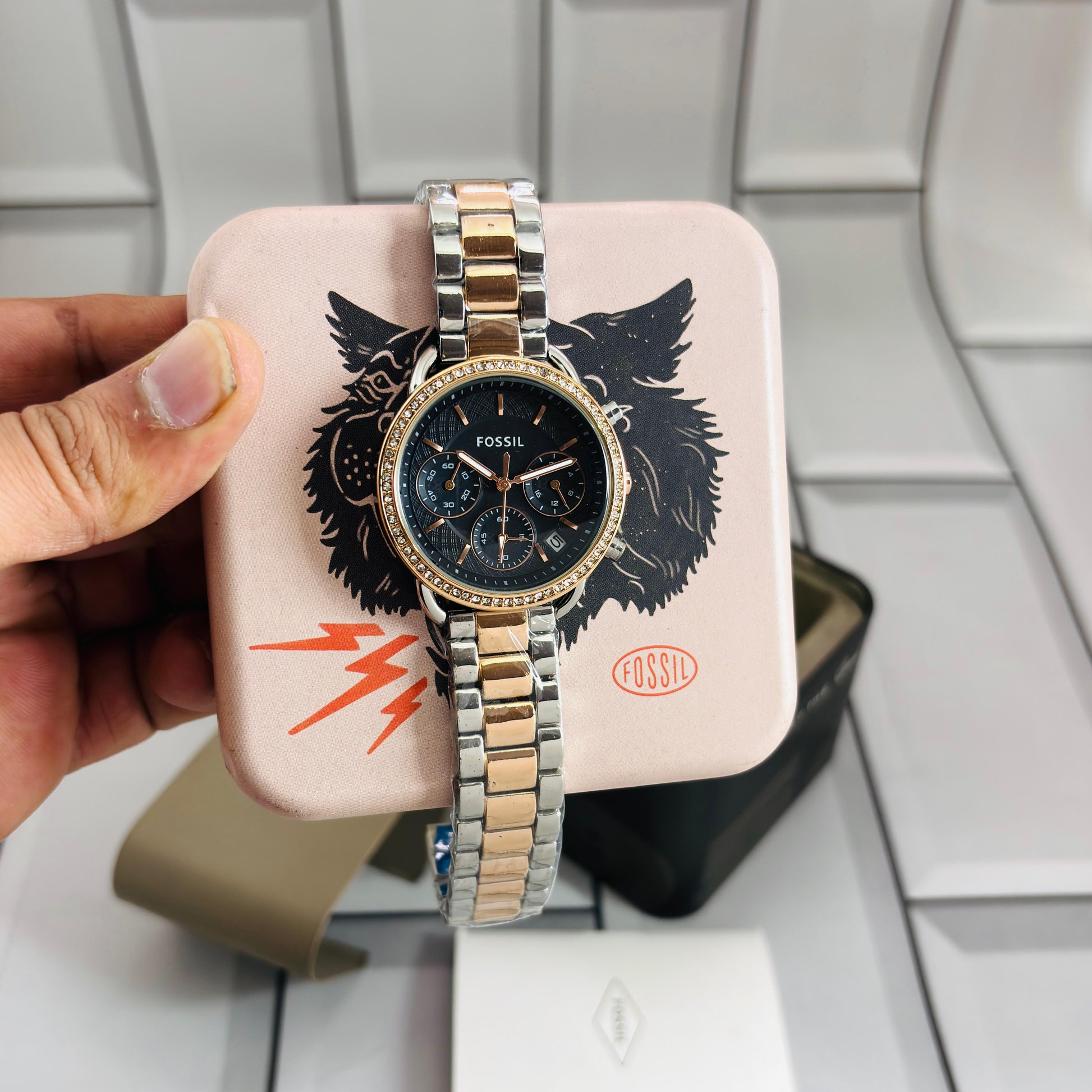 The Fossil Tailor Women's Wrist Watch – CloveCart